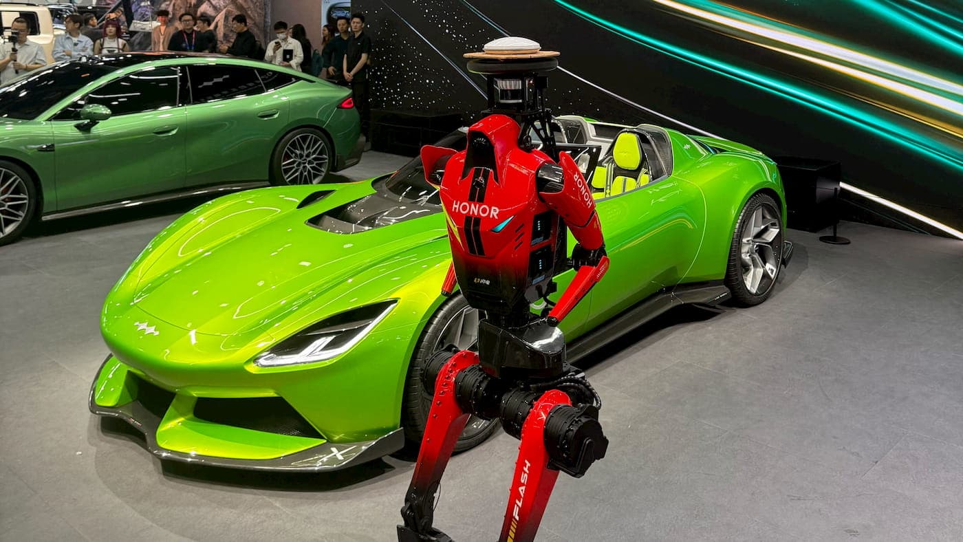 比亞迪多品牌新車齊發主打閃充技術，2025年淨利潤年減19%