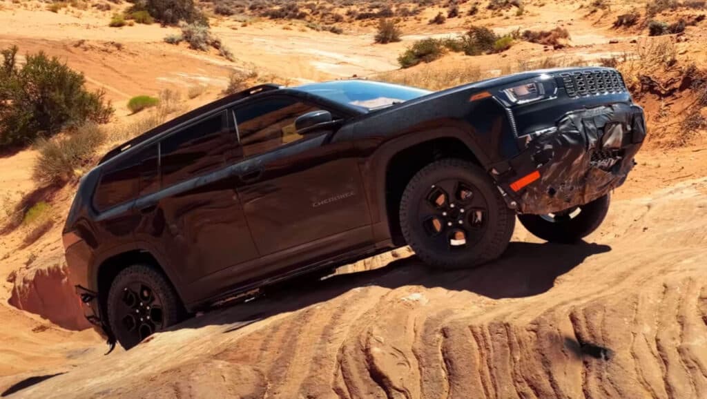 Jeep 2026 年 Cherokee 預告越野實力，Stellantis 探索未來油電系統