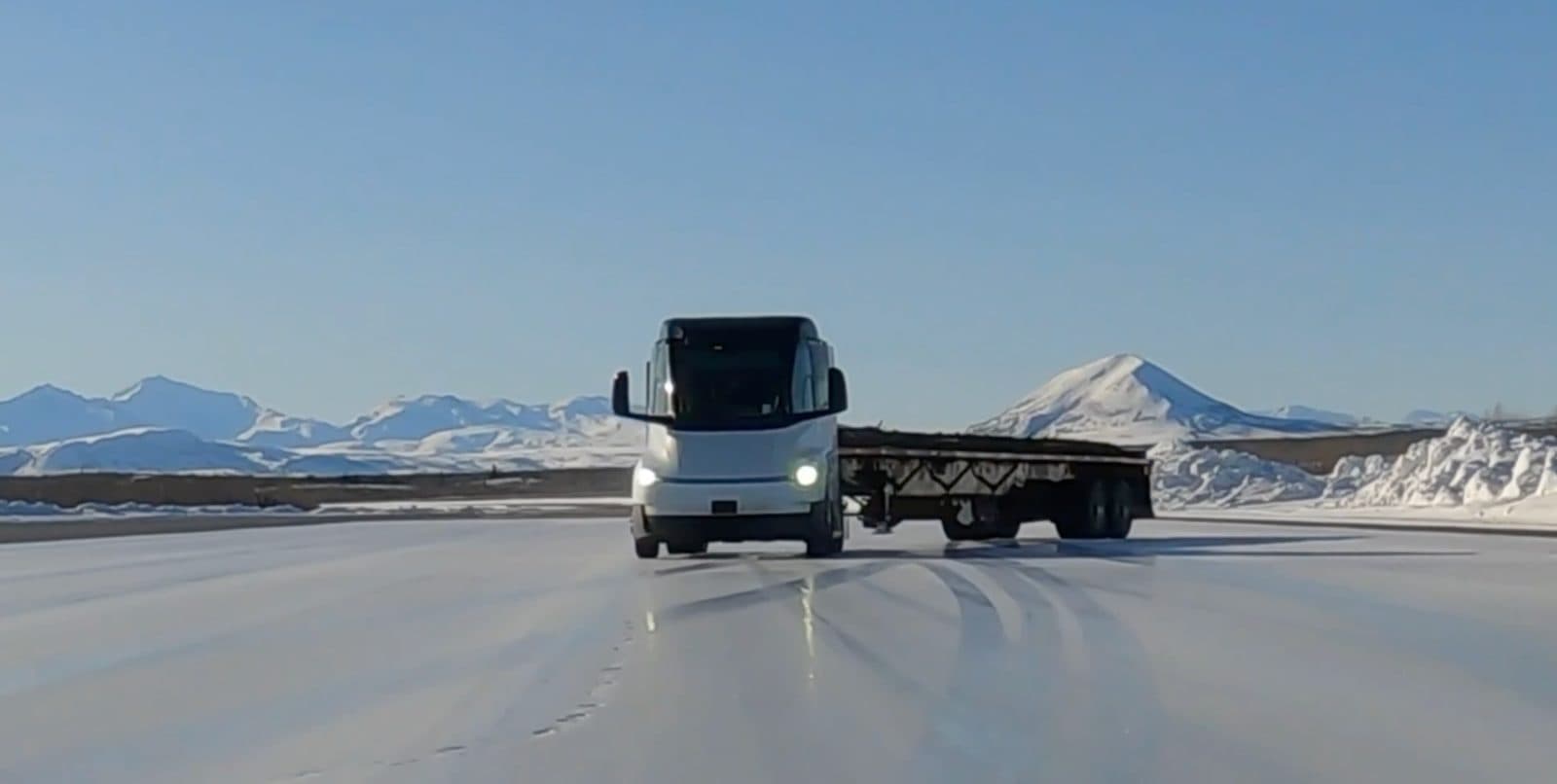 特斯拉 Model Y L 美國上市價 $61,990，Semi 量產啟動，FSD 爭議持續