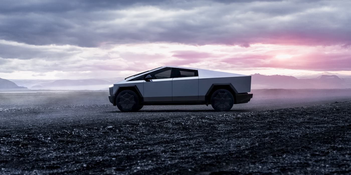 特斯拉多面向發展：Robotaxi 達成百萬英里無人駕駛，Cybertruck 延長保固，Roadster 將於十月發表