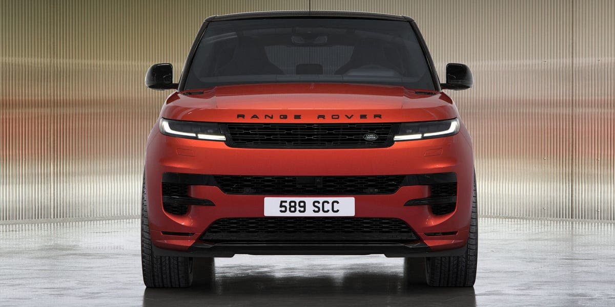 Land Rover 揭示 2027 年電動與特仕車型，並競逐英國軍用訂單