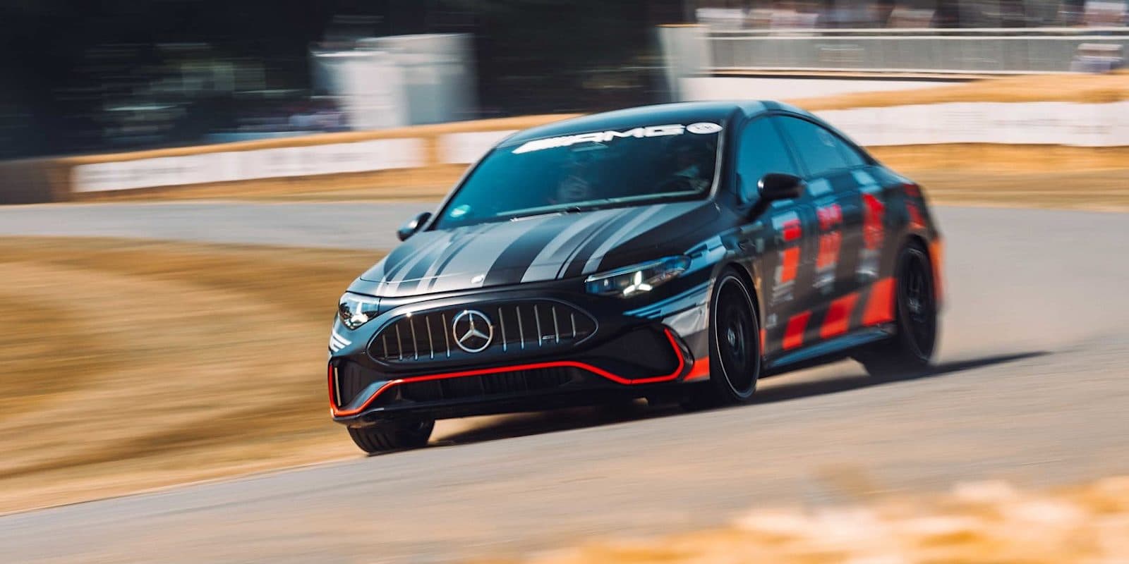 Mercedes-AMG CLA 45 4MATIC+ 亮相古德伍德，搭載 680 匹馬力電動動力