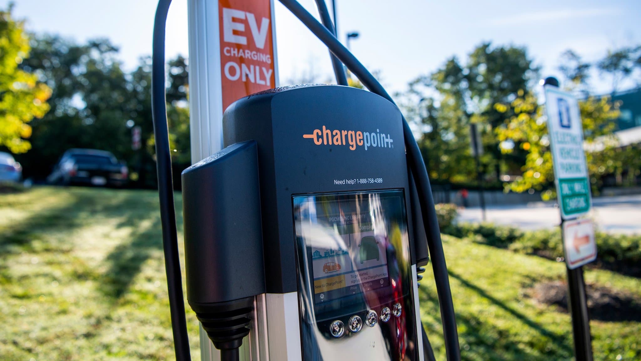 EV Renter Hit With $418 Charging Bill After Using Dealer’s Public Charger