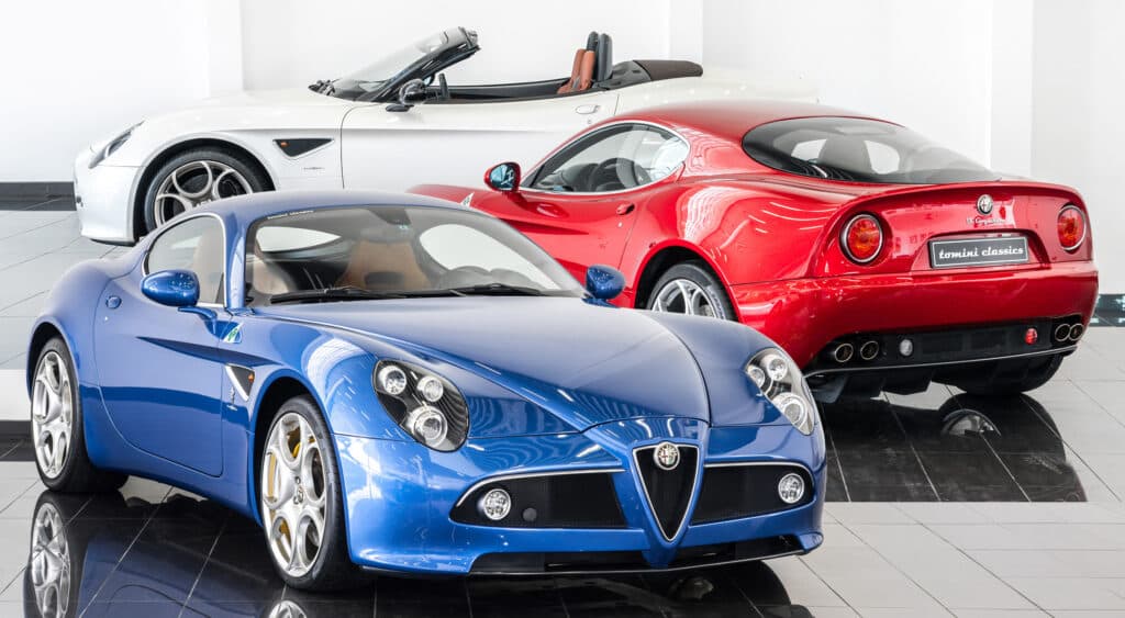 稀有超跑市場動態：Alfa Romeo 8C 三輛組合售價揭露，Vector W8 僅存 17 輛