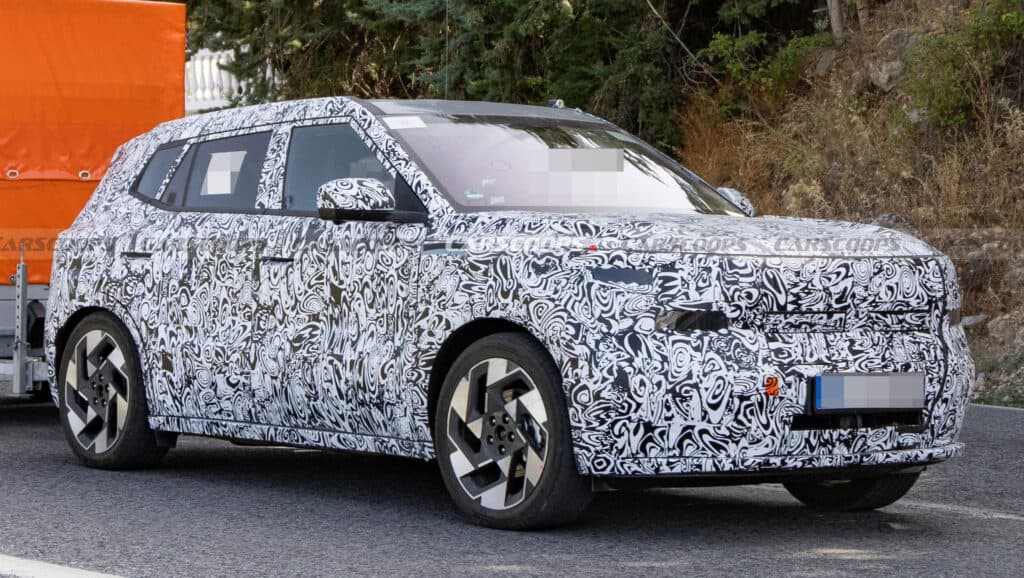 Hyundai Kona 2028年式改款首度曝光，設計語彙趨於柔和