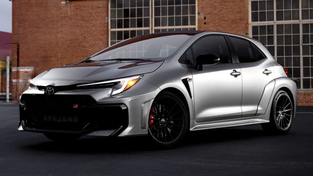 豐田 GR Corolla 美規產地轉移英國，氫燃料電池與 2026 年新車動態揭示