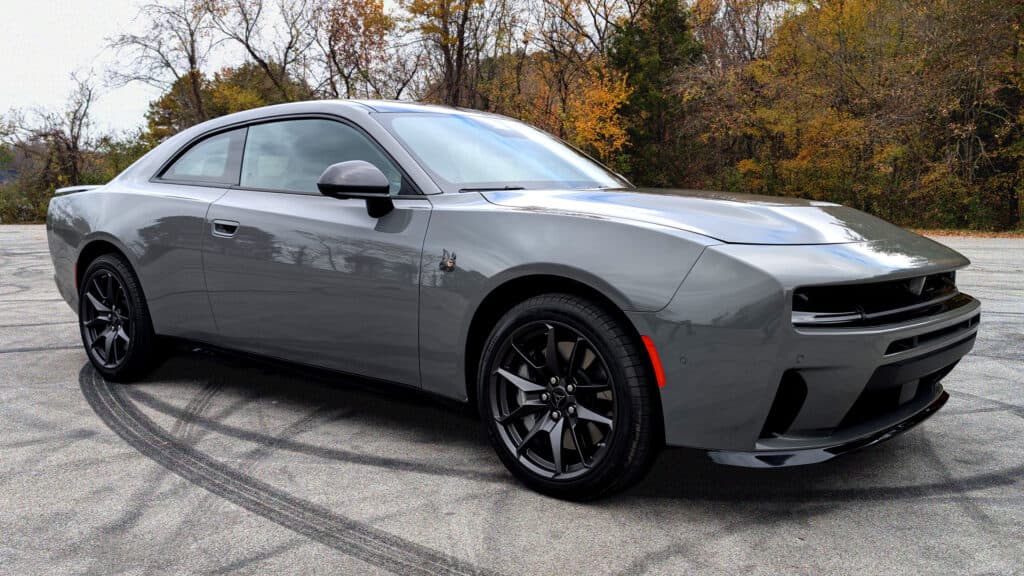 道奇 Charger 庫存達 385 天供應，Hornet 銷售面臨挑戰，品牌推 2027 年特仕色