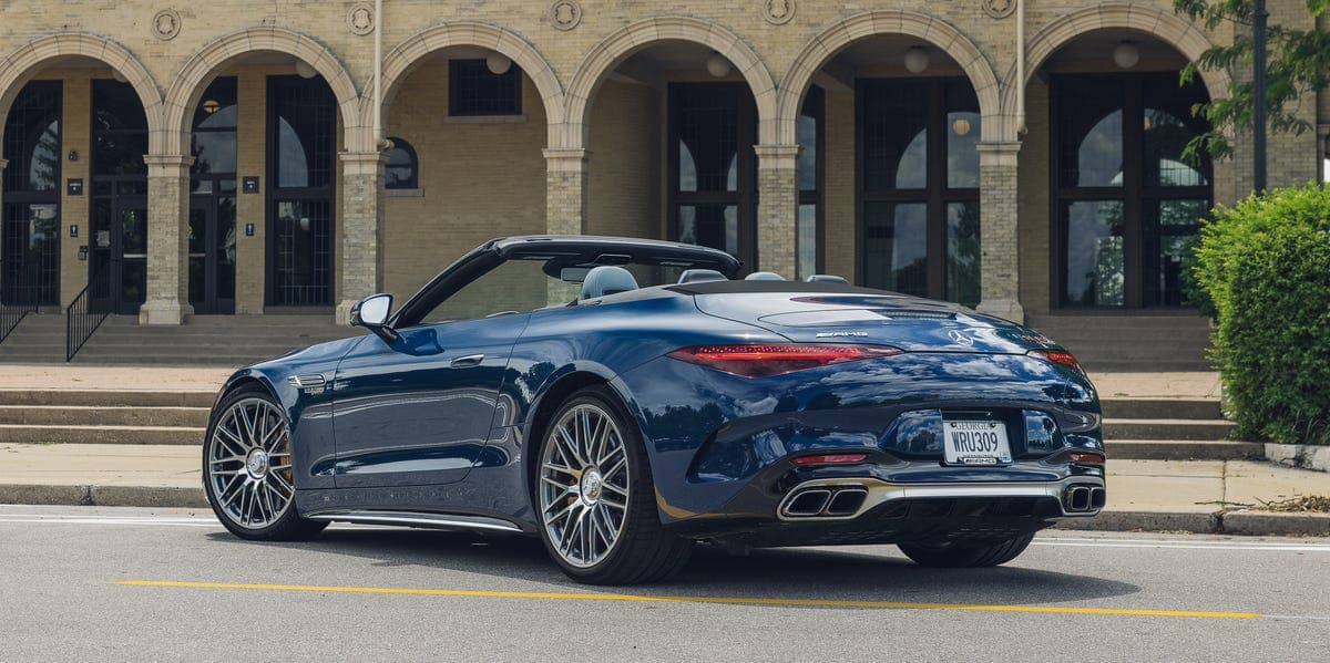 賓士新車型與市場動態：AMG SL63 S E性能版亮相，電動卡車投入營運