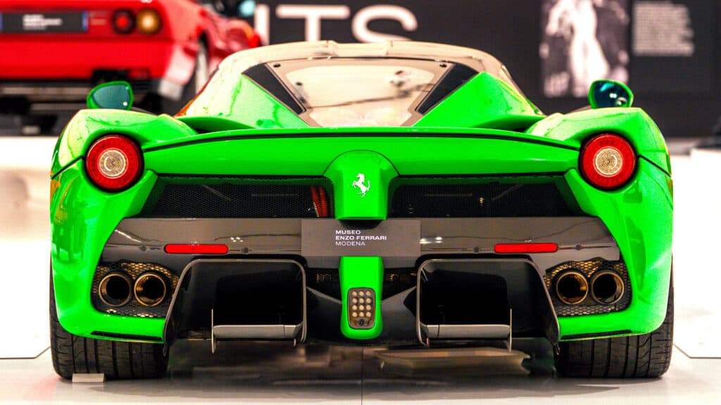 法拉利 V12 引擎專利揭示創新，獨特 LaFerrari 拍賣里程 7,400 英里