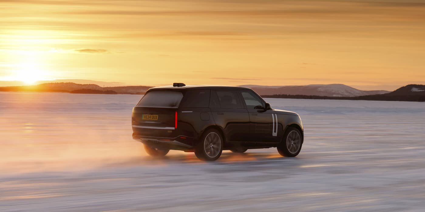 JLR 旗下 Range Rover 首款電動車型預計破 15 萬美元，性能超越燃油版