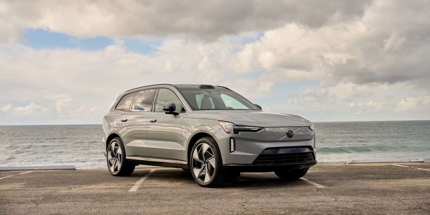 Volvo EX60與EX90電動車導入「隨插即充」功能，簡化美國公共充電體驗