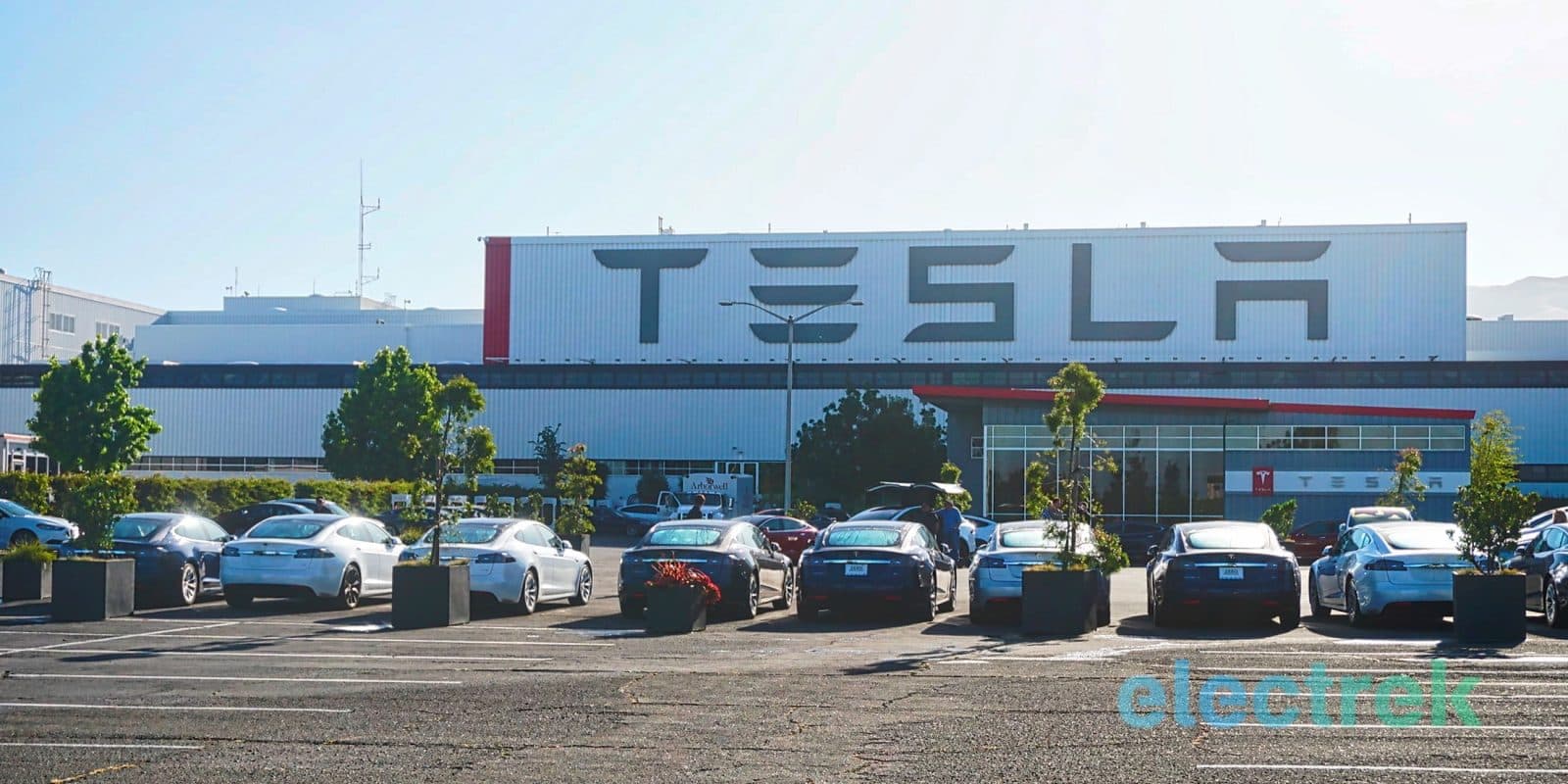 California’s new $3,500 EV rebate favors Rivian and Lucid over Tesla