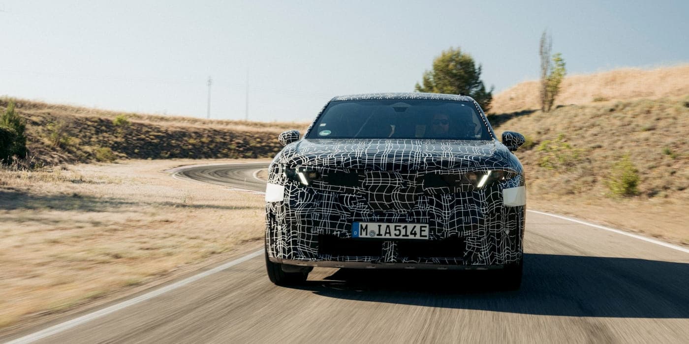 BMW 多元動力佈局：再生燃料實測、2027 iX4 電動車與插電混動策略