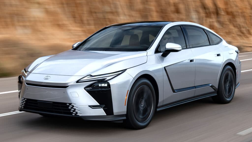 Lexus 取消電動版IS替代車型LF-ZC開發，V6引擎IS續行至2026年