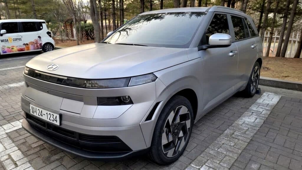 現代Kona下一代原型車曝光：設計融合電動車元素，預示未來趨勢