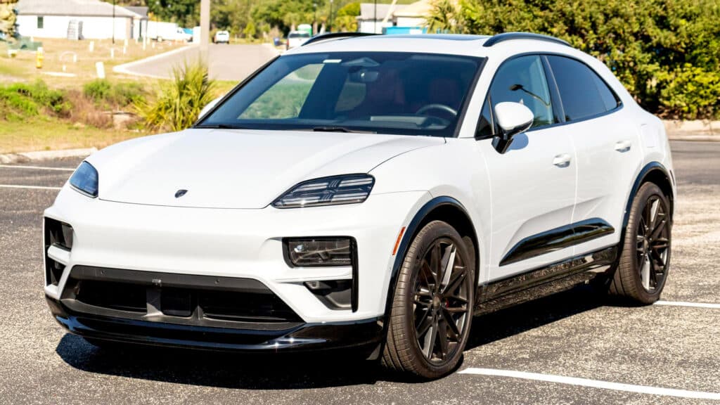 保時捷 Macan EV 短里程價值驟降逾 3.3 萬美元，911 GT3 RS 紐柏林創 6:45.389 新紀錄