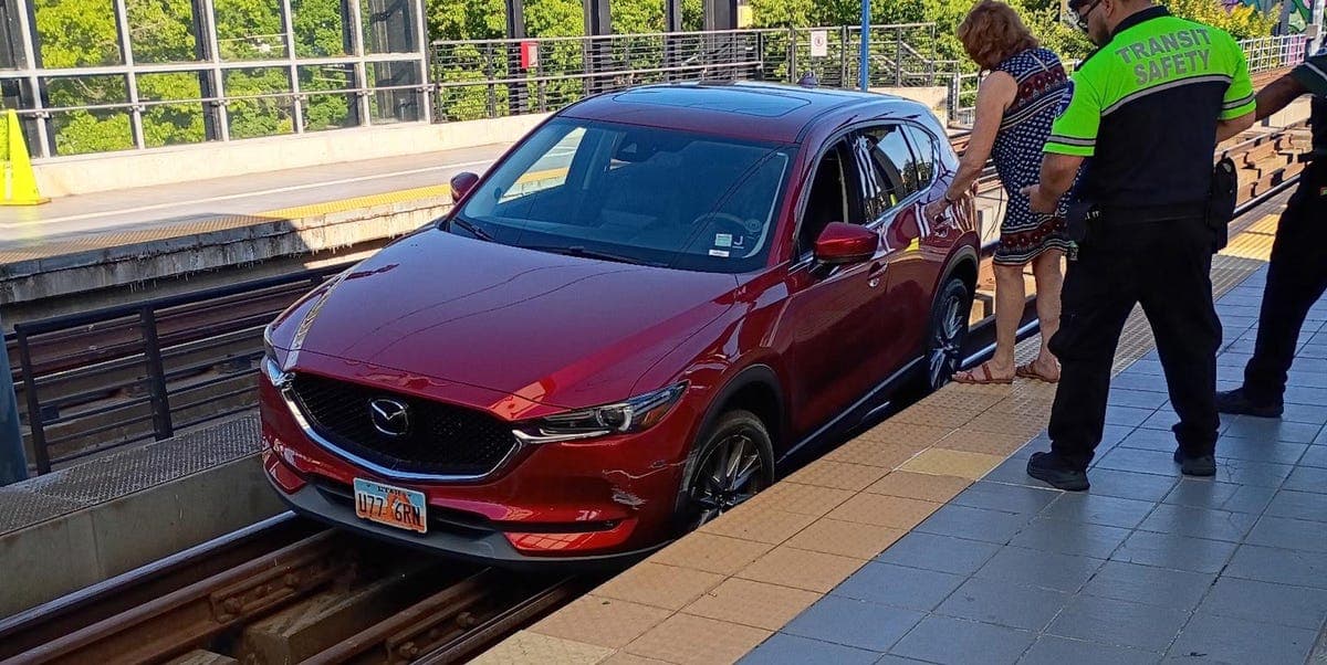 Mazda CX-5 Driver in Seattle Somehow Pulls Into Elevated Light Rail Station on the Tracks